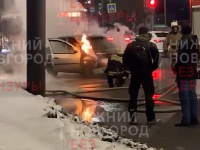 Image for Иномарка загорелась на Московском шоссе в Нижнем Новгороде