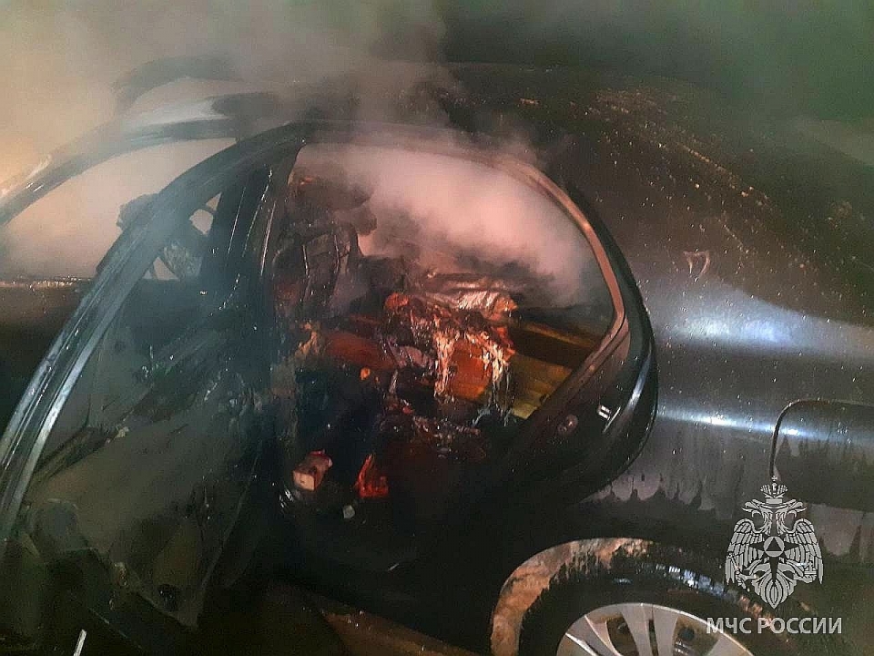 Image for Водитель врезавшейся в припаркованную фуру иномарки в Ветлуге сгорел