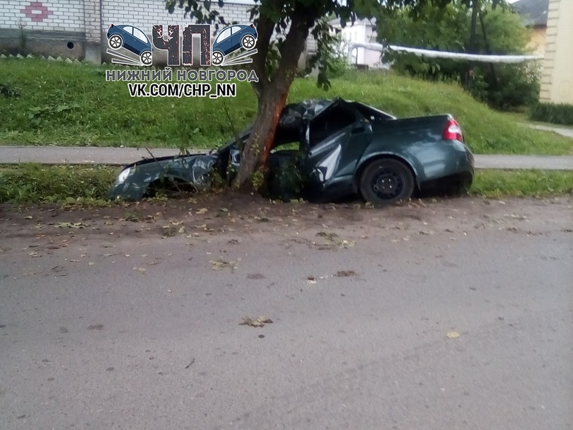 Image for В Шахунье 22-летний водитель врезался в дерево и попал в больницу