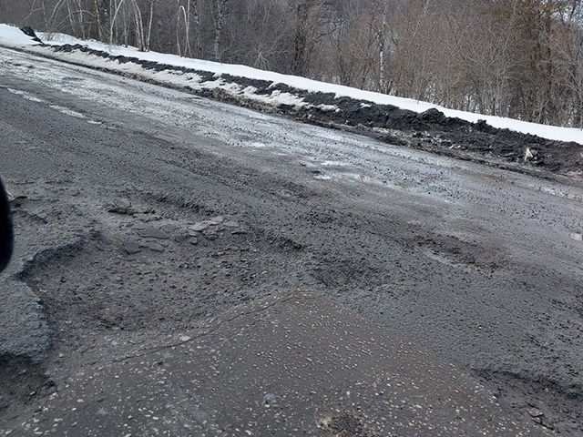 Image for Нижегородцы массово жалуются губернатору Никитину на состояние трассы М-7