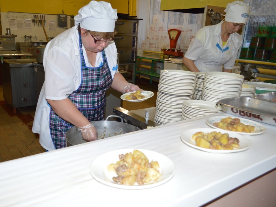 Image for Глава Московского района проверил организацию горячего питания в школе №178 