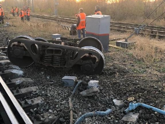 Image for 20 поездов задержали из-за схода вагона с рельсов в Сергаче