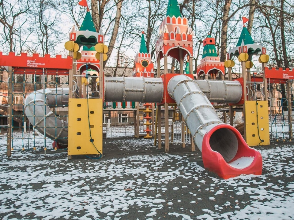 Image for Детскую площадку Водяновой увезли из нижегородского парка «Швейцария»