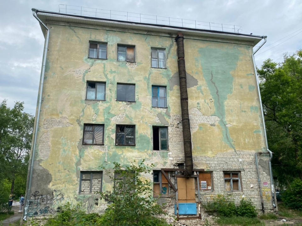 Image for Замглавы города Дзержинска встретился с жильцами аварийного дома по улице Ситнова