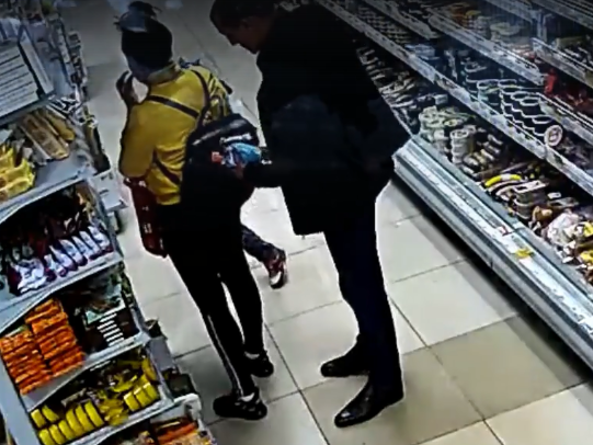 Image for В Дзержинске продуктовый магазин ограбила семья с маленьким ребенком