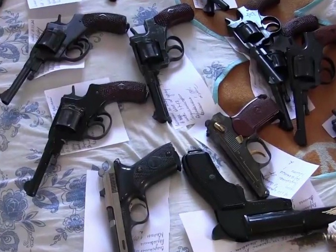 Image for В квартире нижегородца обнаружили склад оружия и более 2-х тысяч патронов 