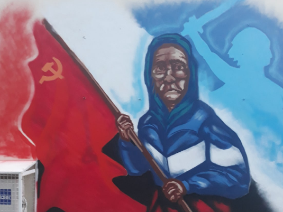 Image for Граффити с изображением украинской бабушки с советским флагом появилось в Дзержинске