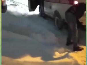 Image for «Скорая помощь» застряла в снегу в Нижнем Новгороде