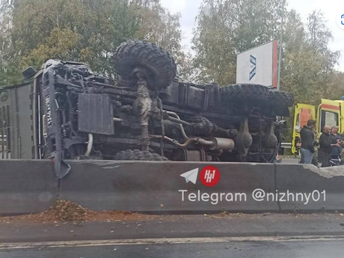 Image for Военный грузовик перевернулся на Московском шоссе в Нижнем Новгороде