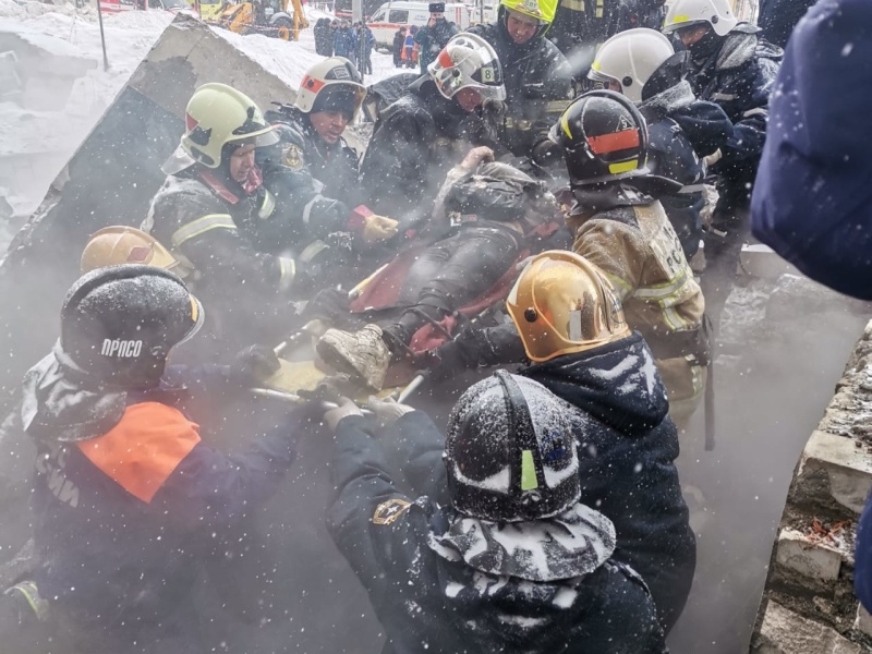 Image for Сотрудники МЧС поздравили пострадавшую от взрыва на Мещере нижегородку с 8 марта