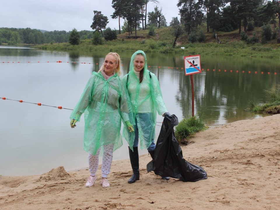Участницы конкурса «Миссис Россия - Дзержинск» собрали мусор на пляже озера Святое
