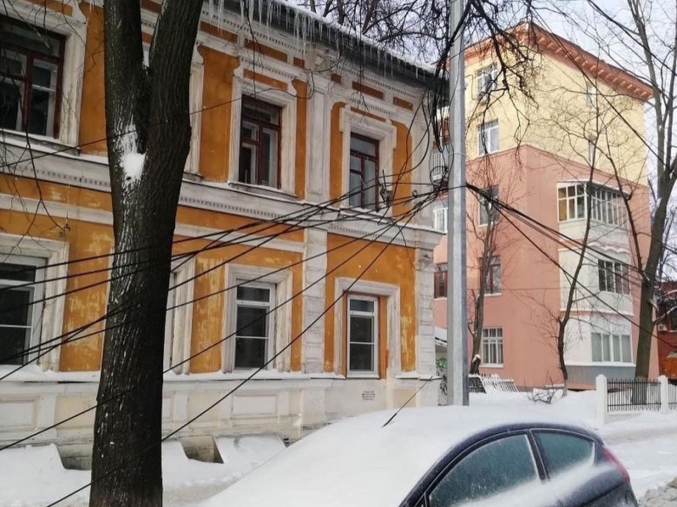Image for Нижегородцев возмутили свисающие провода на улице Семашко