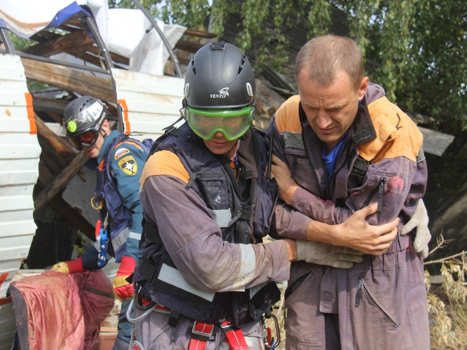 Image for Нижегородские спасатели достали пассажиров из рухнувшего самолета