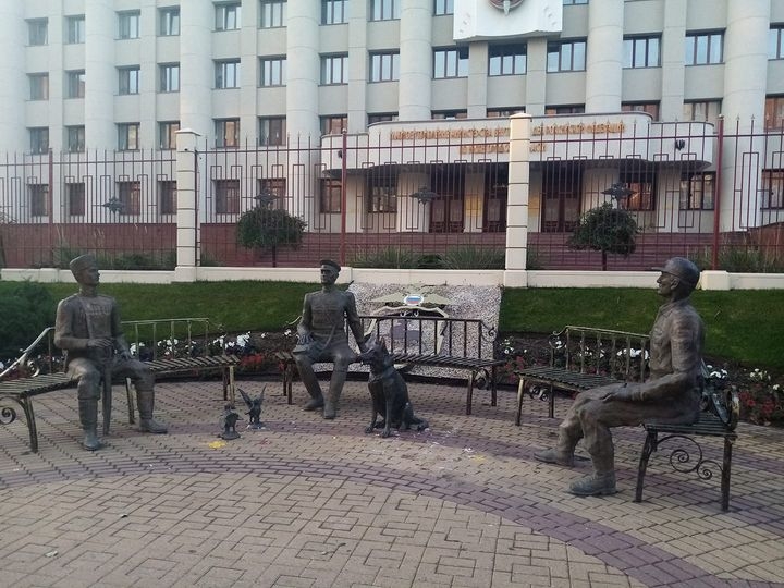 В Нижнем Новгороде у здания ГУ МВД зачистили мемориал Ирины Славиной