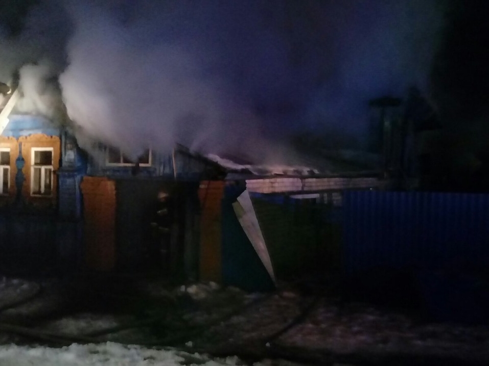 Молодая семья с семилетним ребенком погибла на пожаре в Семенове