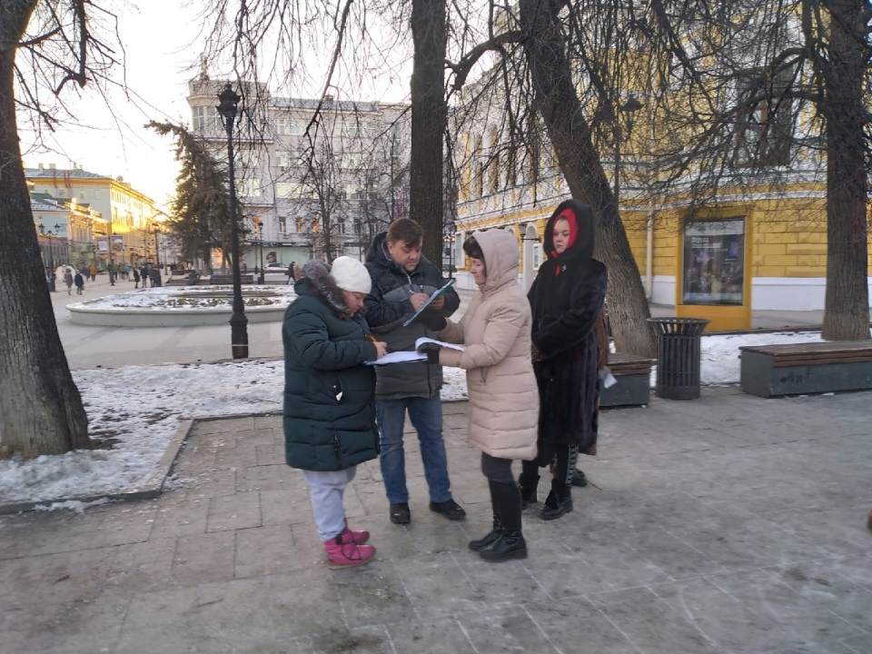 Противники дистанционного обучения провели акцию протеста в Нижнем Новгороде