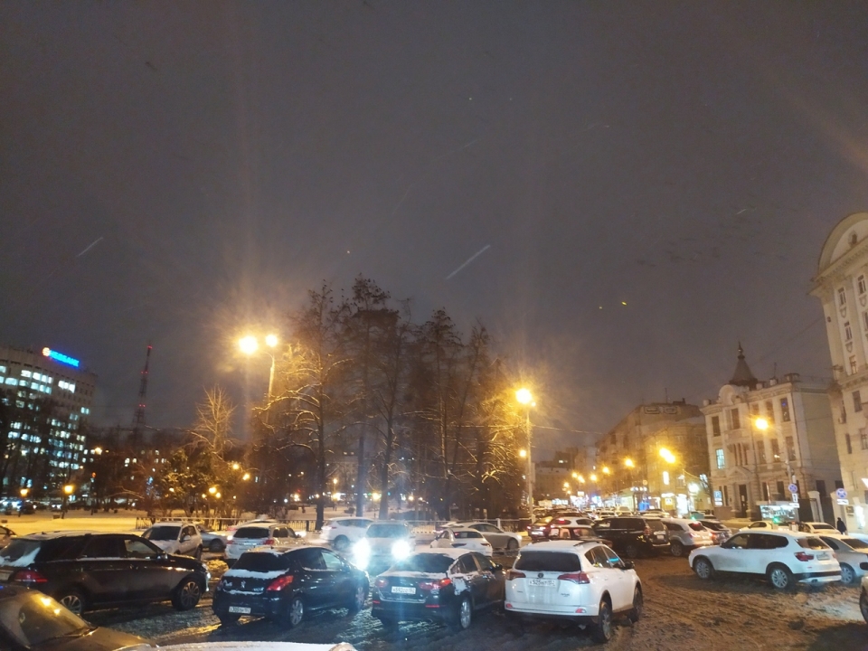 Многокилометровые пробки заблокировали Нижний Новгород вечером 18 декабря