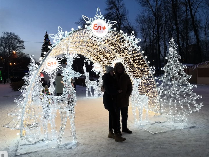 Image for Сияющий новогодний тоннель украсил вход  в Автозаводский парк 