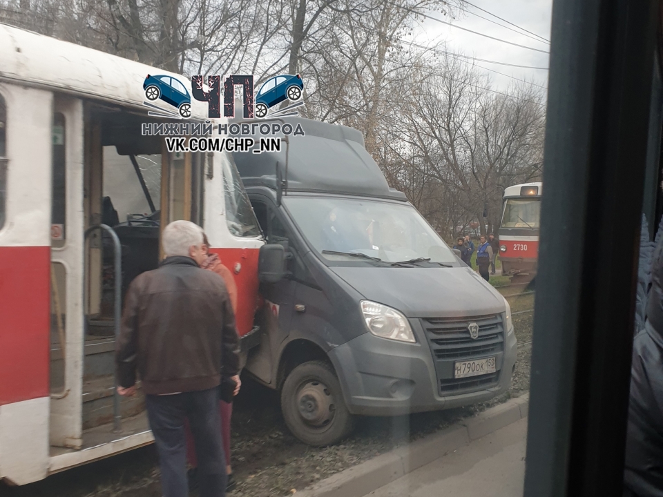 ГАЗель столкнулась с трамваем в Московском районе Нижнего Новгорода