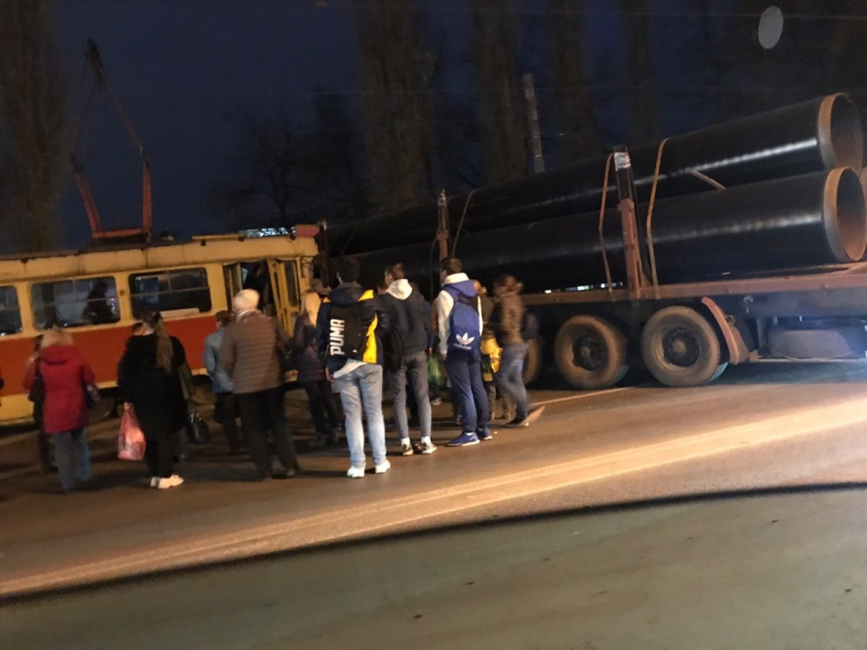 Трамвай протаранил грузовик в Нижнем: четыре человека в больнице