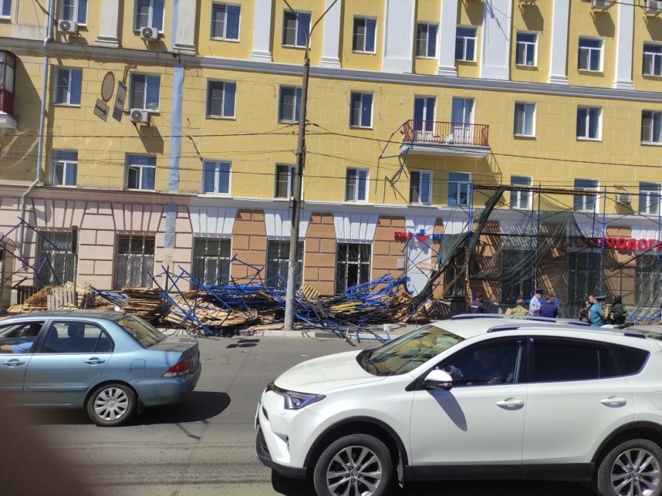 Image for Два человека пострадали при падении строительных лесов в Нижнем Новгороде 6 июля