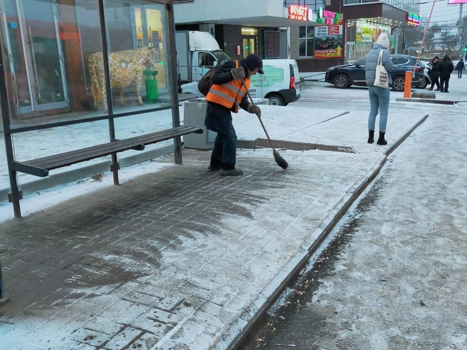 Image for 237 единиц спецтехники вышли на уборку нижегородских улиц от снега