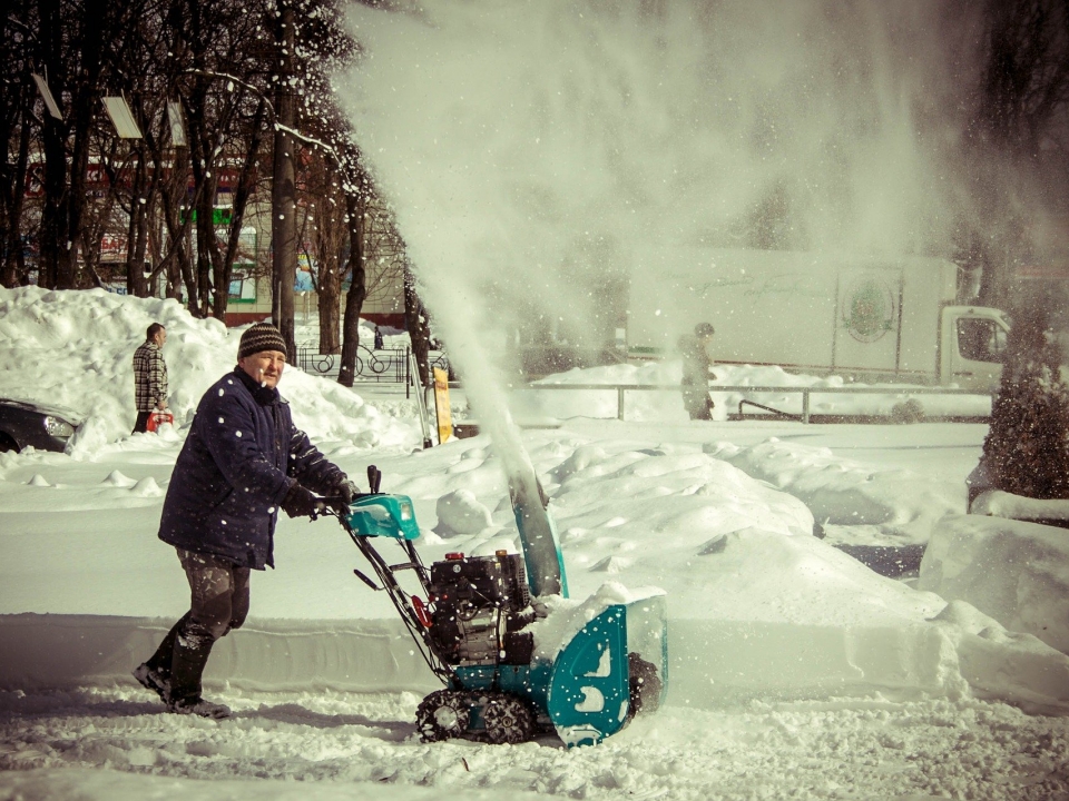 Image for Власти Бора признали, что не справляются с уборкой снега