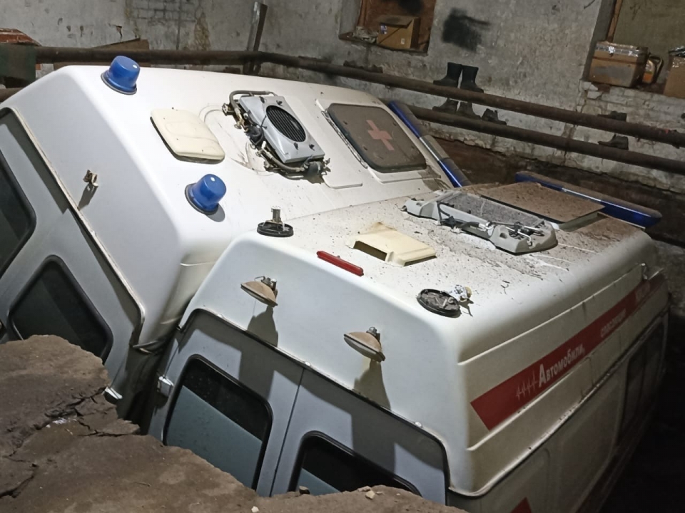 Image for Машины скорой помощи провалились под землю в гараже нижегородской больницы