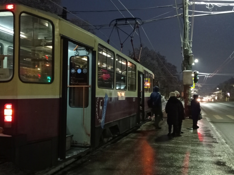 Image for Трамвай сошел с рельсов на Комсомольской площади в Нижнем Новгороде