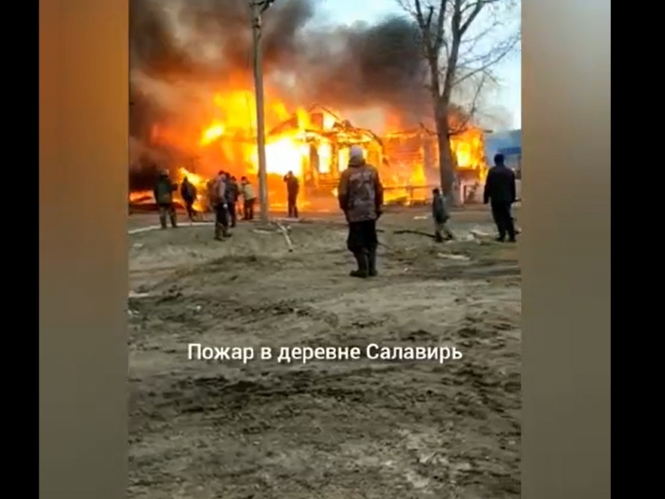Image for Два жилых дома горят в нижегородской деревне Салавирь 