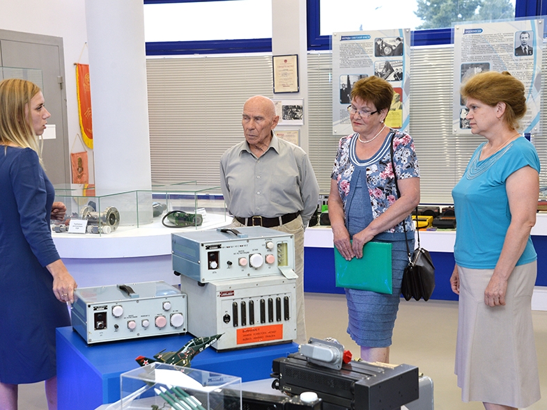 Руководитель космодрома «Байконур» Владимир Булулуков посетил музей истории АПЗ