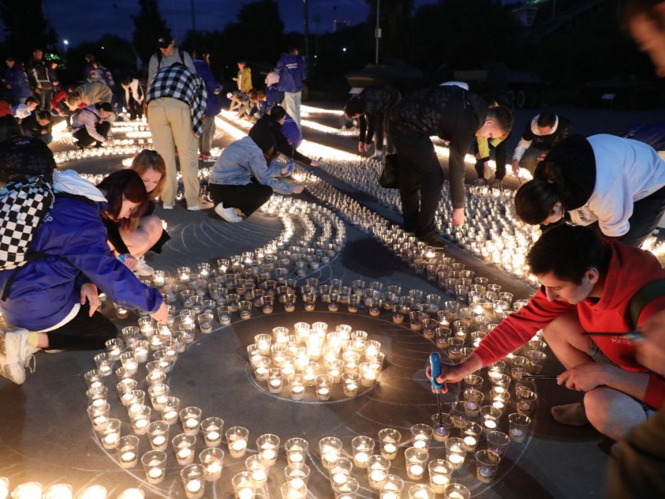 Image for Огненную картину из 12 тысяч свечей зажгли в Нижнем Новгороде в День памяти и скорби