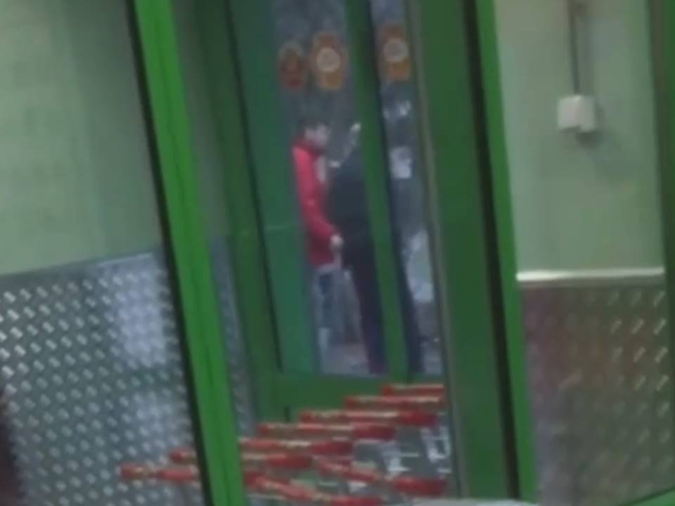 Image for В нижегородской «Пятерочке» магазинному вору надели на голову пакет 