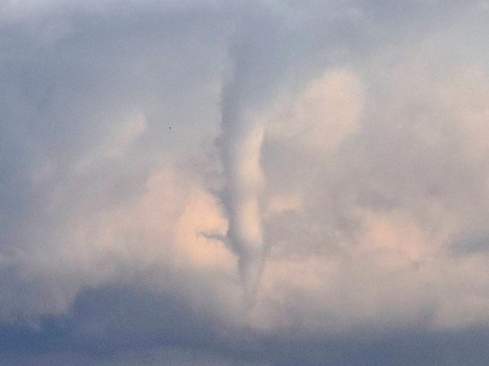 Image for Воронкообразное облако заметили нижегородцы в небе над Щербинками
