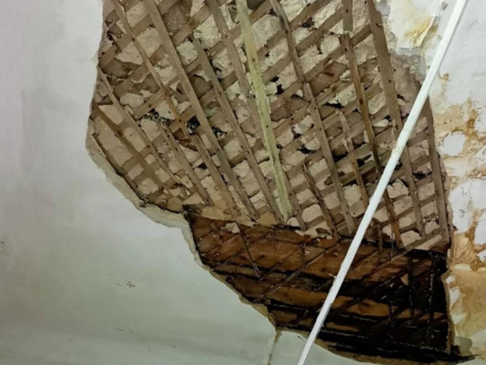 Image for Кусок бетона упал с потолка центра здоровья в Заволжье