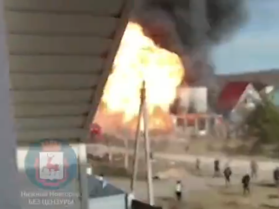 Жители засняли взрывы во время пожара в Богородском районе