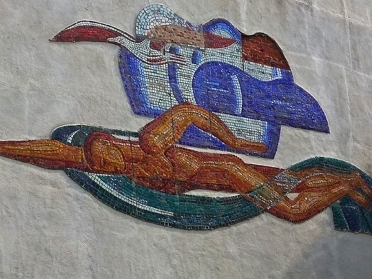 Image for В бассейне «Чайка» отреставрировали мозаику с пловцом