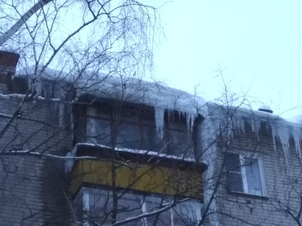 Image for Коммунальщики превратили балкон нижегородской семьи в ледяной склеп