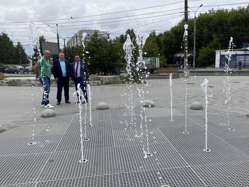 Первый сухой пешеходный фонтан заработал в Нижнем Новгороде