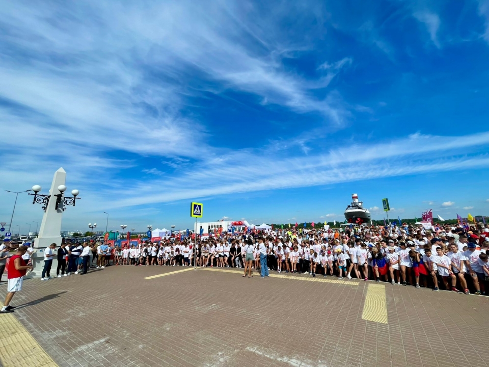Image for 500 спортсменов пробежали по Чкаловской лестнице в Нижнем Новгороде
