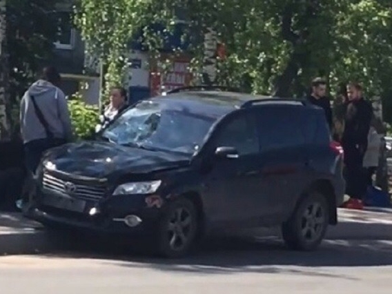 Момент смертельного ДТП на остановке в Нижнем Новгорода попал на камеру