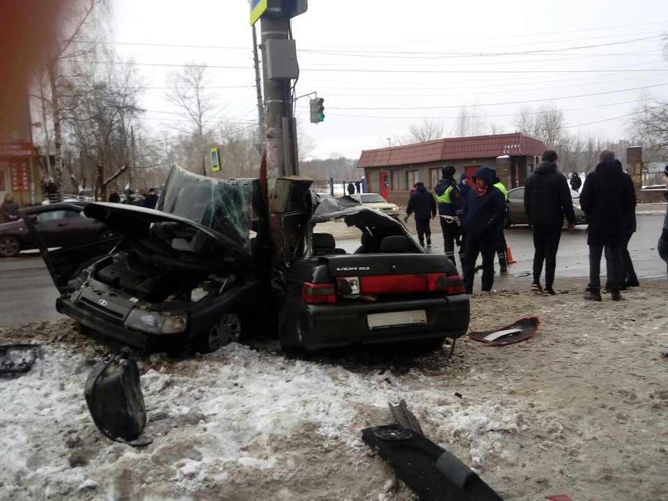 26-летний водитель легковушки погиб в ДТП на Светлоярской