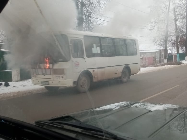 Image for Маршрутка с пассажирами загорелась в Павлове 16 декабря