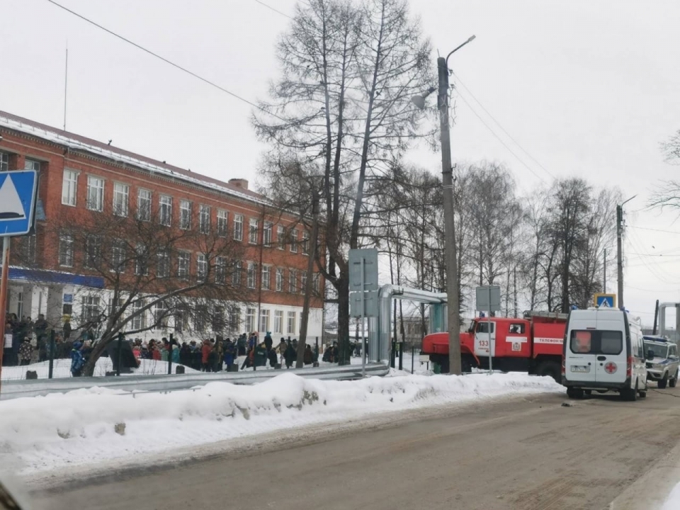 Image for Школу в поселке Ждановский эвакуировали утром 6 февраля