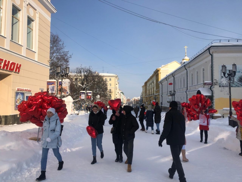 Image for Воздушные валентинки вручают нижегородцам на Большой Покровской