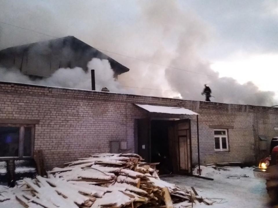 Image for В Сормове горит одноэтажное здание