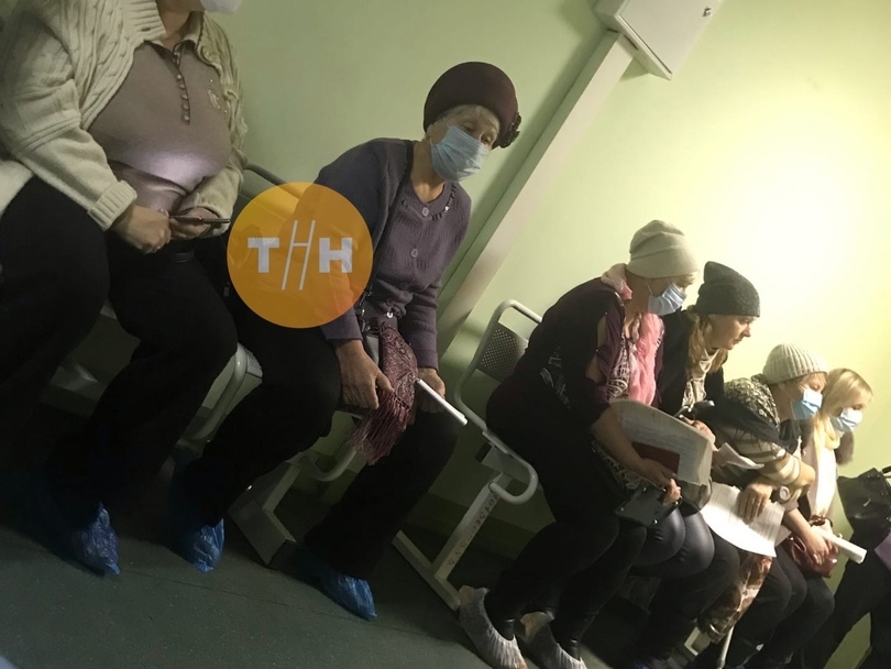 Image for Нижегородцы пожаловались на гигантские очереди на вакцинацию от COVID-19