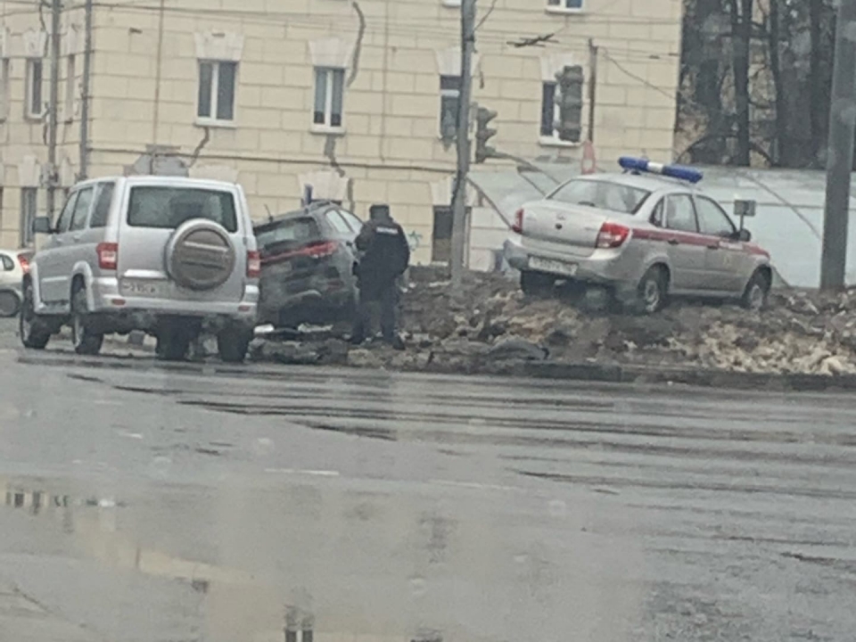 Image for Автомобиль Росгвардии попал в ДТП на Лядова в Нижнем Новгороде
