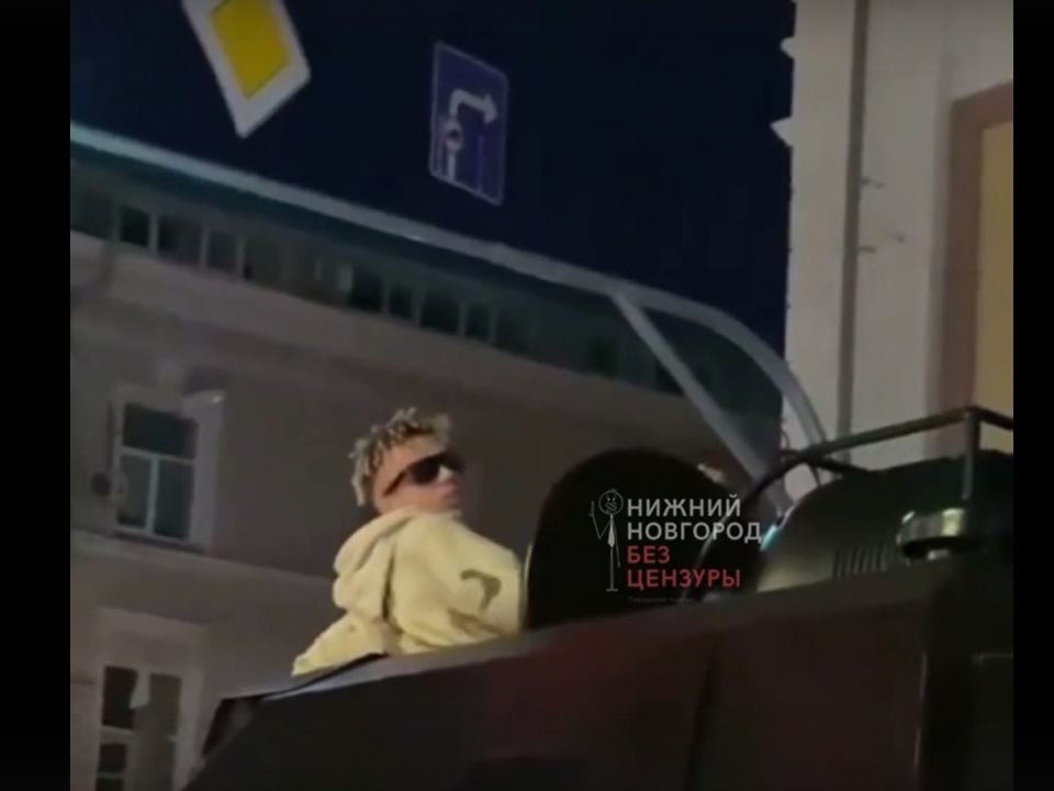 Image for Российский рэпер Элджей прокатился на бронемашине по Нижнему Новгороду
