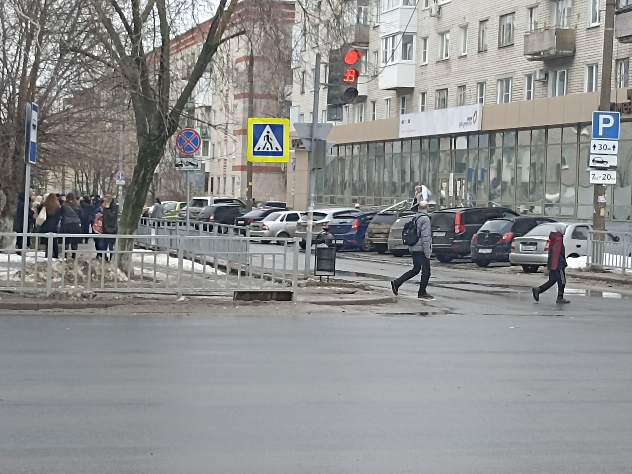 МФЦ в Дзержинске эвакуировали из-за пакета с вещами 25 марта | 25.03.2024 |  Нижний Новгород - БезФормата